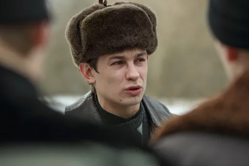 Парень из Минска эмоционально изобразил Кащея из «Слова пацана» на пешеходном переходе