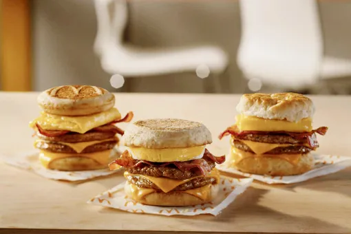 McDonalds добавили к меню завтраков новый сендвич впервые за 5 лет