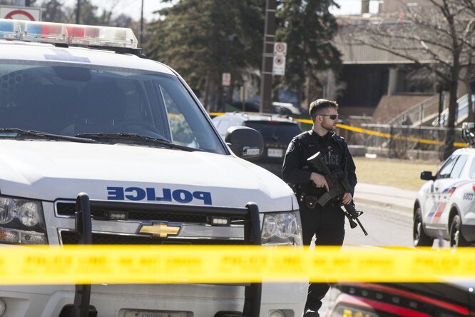 В Канаде мужчина в форме полицейского открыл стрельбу и убил 17 человек. Это самое массовое убийство в истории страны