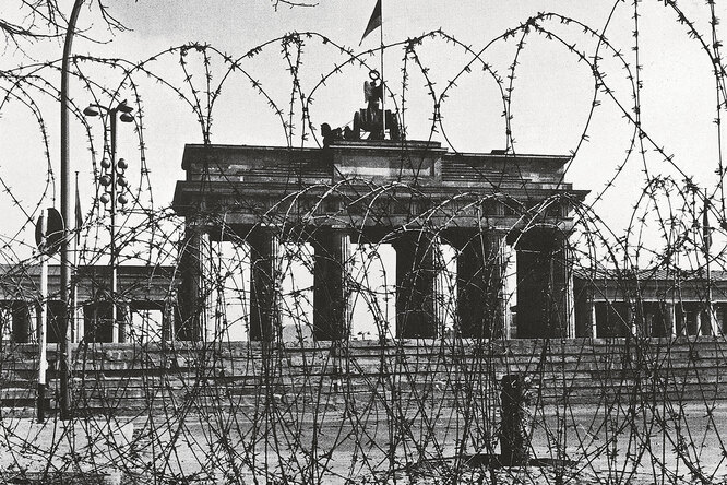 История Берлинской стены за все годы ее существования