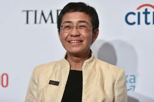 Суд разрешил журналистке Марии Рессе выехать с Филиппин для получения Нобелевской премии мира. Ей нельзя покидать страну из-за судимости