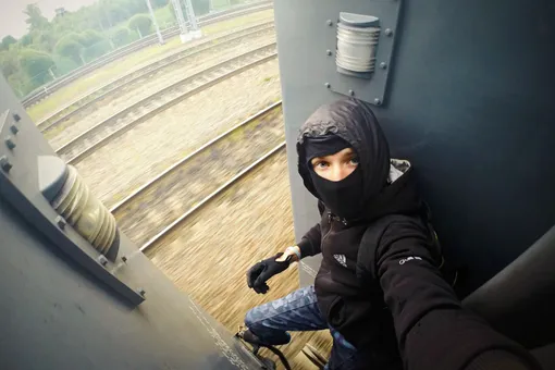 Россиянин воспользовался BlaBlaCar, чтобы добраться из Петербурга в Москву. Его «подвезли» на поезде