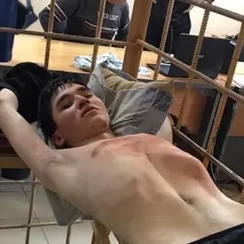 В Казани уволили полицейского, который снял на видео допрос устроившего стрельбу в школе Галявиева В Казани уволили полицейского, который снял на видео допрос устроившего стрельбу в школе Галявиева
