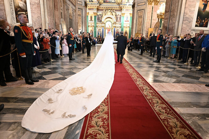 Венчание Георгия Романова и Ребекки Беттарини в Исаакиевском соборе, Санкт-Петербург, 1 октября 2021 года.