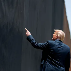 Четыре ярких года президентства Трампа — в 10 фотографиях