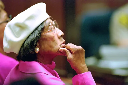 Юнис Симпсон в зале суда, 5 июля 1995 года