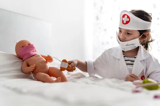 В Испании и Португалии выпустили игрушечные тесты ПЦР на коронавирус для детей (и кукол в масках)