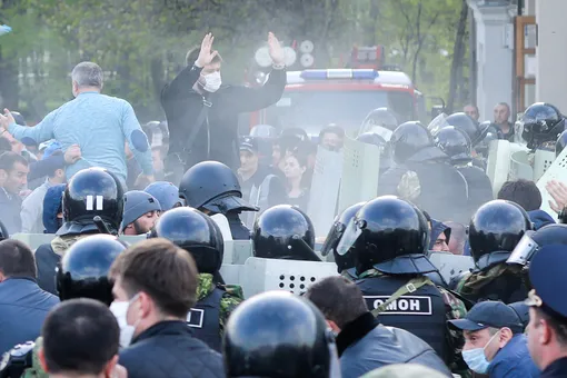 Пятерых участников прошлогоднего митинга против режима самоизоляции во Владикавказе приговорили к срокам до 5,5 года