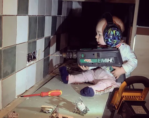 «Сегодня помогаю маме и папе на кухне» Сегодня помогаю маме и папе на кухне.
