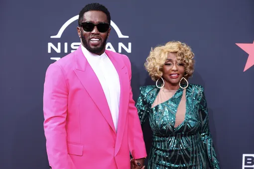 Мама Пи Дидди выступила против документального сериала Netflix и обвинила его создателей в обмане Мама Пи Дидди выступила против документального сериала Netflix и обвинила его создателей в обмане