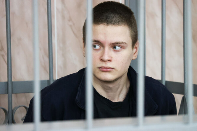18-летнего Владислава Струженкова, устроившего взрыв в православной гимназии в Серпухове, приговорили к 13 годам колонии 18-летнего Владислава Струженкова, устроившего взрыв в православной гимназии в Серпухове, приговорили к 13 годам колонии