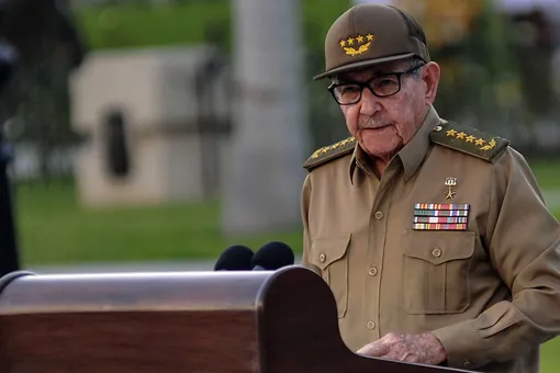 «Эпоха Кастро» подошла к концу: коммунистический лидер Кубы Рауль Кастро ушел в отставку