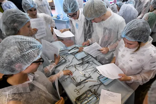 СК возбудил уголовное дело против хирурга из Мурманской области, доверившего студентам ампутацию ноги пациента