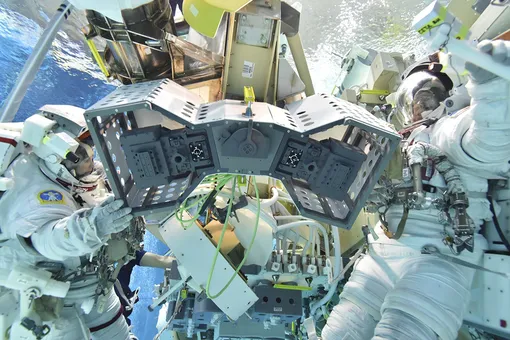 NASA выселит роботов с МКС в специальный «отель». Они занимают слишком много места внутри станции