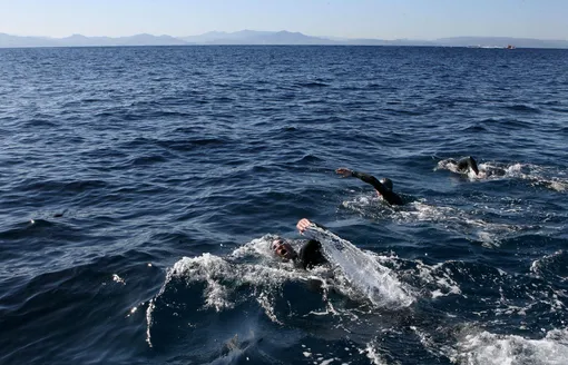 Пловцы пересекают Гибралтар