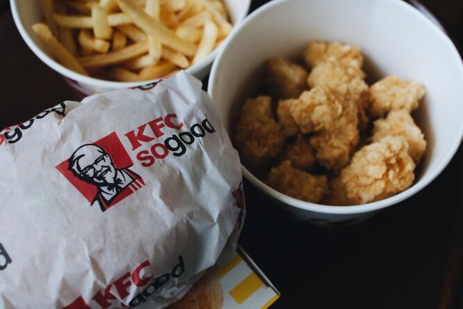 KFC отказались от слогана «Пальчики оближешь». Все из-за коронавируса