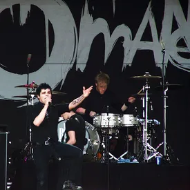 Группа My Chemical Romance выпускает коллекцию средств для макияжа Группа My Chemical Romance выпускает коллекцию средств для макияжа