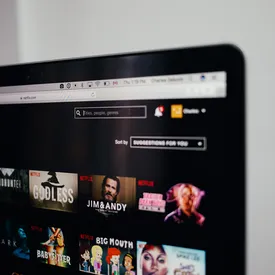 Российские онлайн-кинотеатры попросили проверить Netflix и включить его в реестр Роскомнадзора Российские онлайн-кинотеатры попросили проверить Netflix и включить его в реестр Роскомнадзора