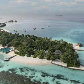 Перезимовать на Мальдивах: курорт Huvafen Fushi приглашает провести отпуск на берегу океана
