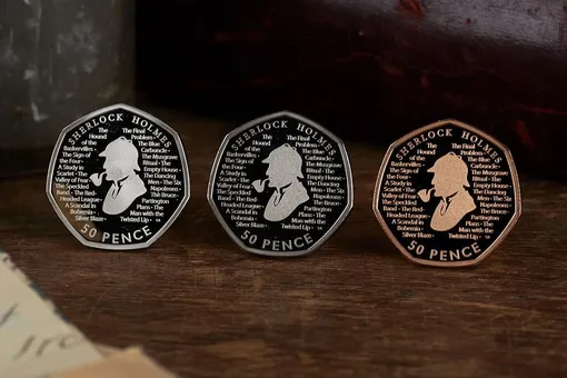 В Великобритании теперь есть монета с Шерлоком Холмсом. Надписи на ней можно прочитать только с лупой