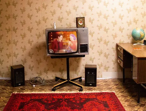 София Ротару на новогоднем «Голубом огоньке», 1985 год.
Лавандовая лихорадка длилась три месяца, но за этот короткий срок успела наделать немало шума и оказала большое влияние на европейскую моду. В 1985 году София Ротару записала песню «Горная лаванда», посвященную этой истории. ≠ София Ротару на новогоднем «Голубом огоньке», 1985 год.Лавандовая лихорадка длилась три месяца, но за этот короткий срок успела наделать немало шума и оказала большое влияние на европейскую моду. В 1985 году София Ротару записала песню «Горная лаванда», посвященную этой истории. ≠
