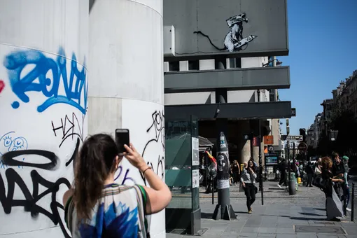 В Париже украли граффити Бэнкси, посвященное студенческим волнениям 1968 года