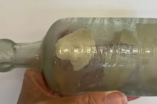 109-летнее письмо двух солдат времен Первой мировой войны нашли в бутылке на пляже в Австралии 109-летнее письмо двух солдат времен Первой мировой войны нашли в бутылке на пляже в Австралии