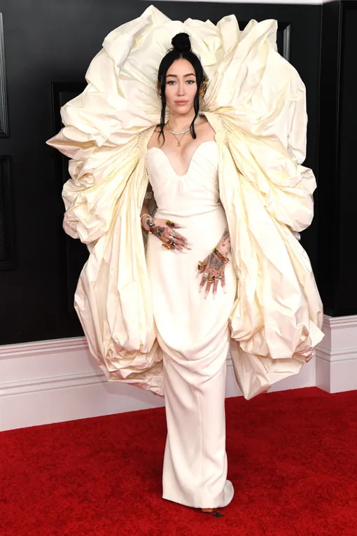 Ноа Сайрус в Schiaparelli Couture Ноа Сайрус в Schiaparelli Couture