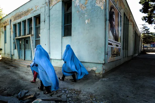 Талибы объявили, что женщин будут публично забивать камнями до смерти за измену