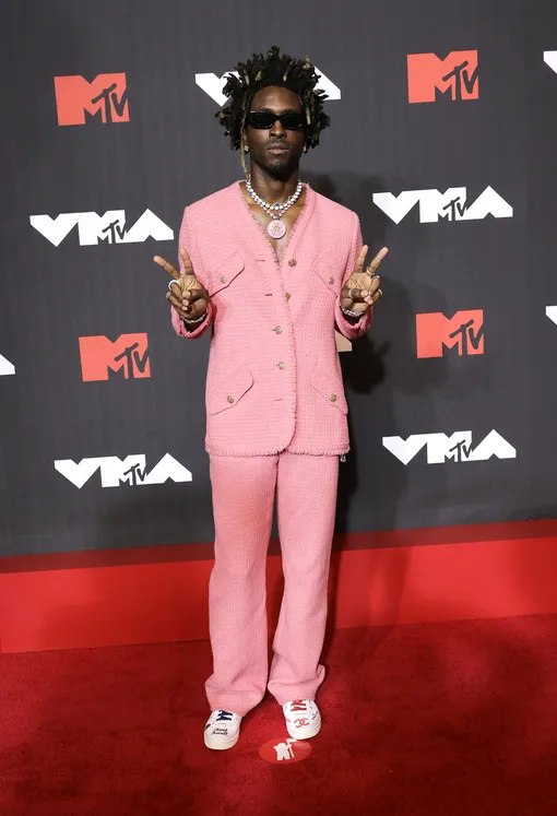 SAINt JHN в костюме Chanel на MTV VMA 2021