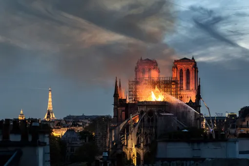 Петербургский часовой завод «Ракета» создаст детали для сгоревших часов собора Парижской Богоматери