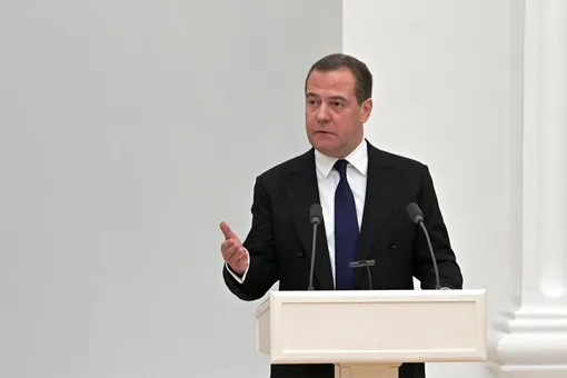 Медведев заявил, что смертную казнь могут вернуть, «если что-то изменится в жизни общества»