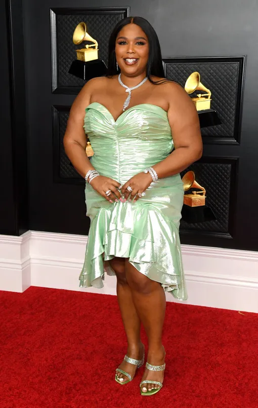 Lizzo в Balmain и украшениях Bvlgari Lizzo в Balmain