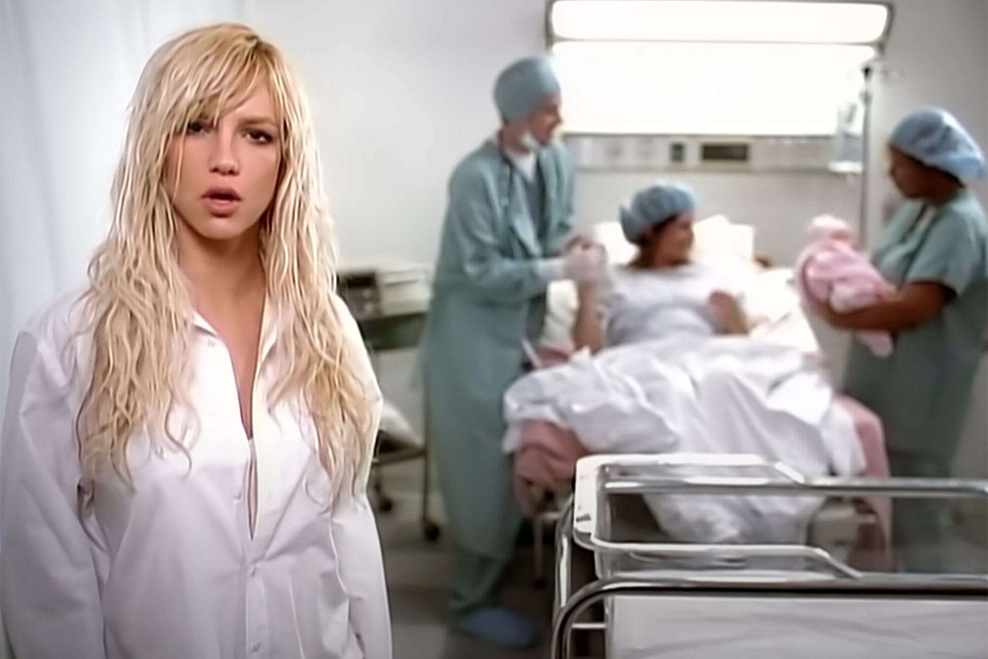 Мен тұрмысқа шыққан жезөкшемін, мені шақырып, мені сиқыт.