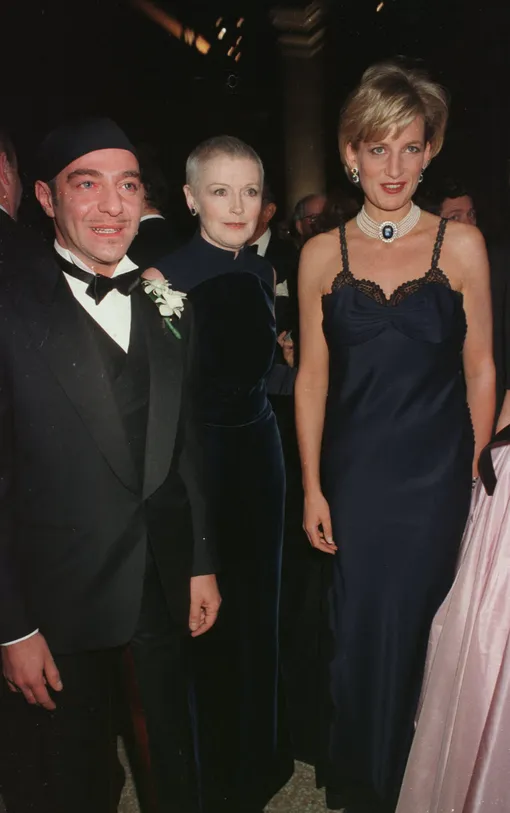 Джон Гальяно и принцесса Диана на праздновании 50-летия Dior