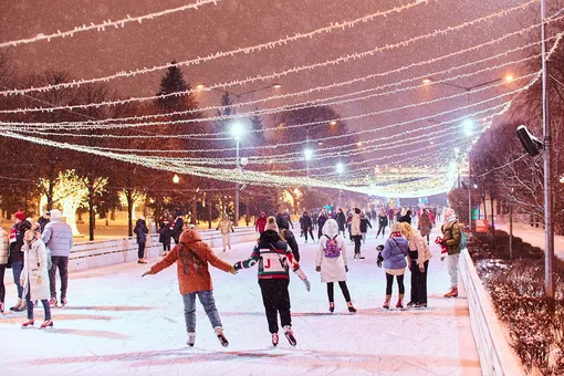 В Парке Горького открылся каток