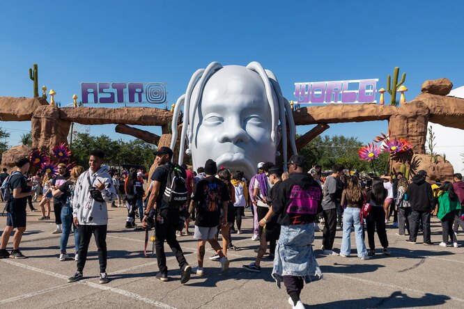 Трэвису Скотту, Дрейку, Apple и организаторам фестиваля Astroworld предъявили коллективный иск на $750 миллионов Трэвису Скотту, Дрейку, Apple и организаторам фестиваля Astroworld предъявили коллективный иск на $750 миллионов