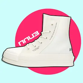 Кроссовки дня: высокие кеды Converse в прочтении Юн Ан из бренда Ambush как аллюзия на войны и эстетику панков