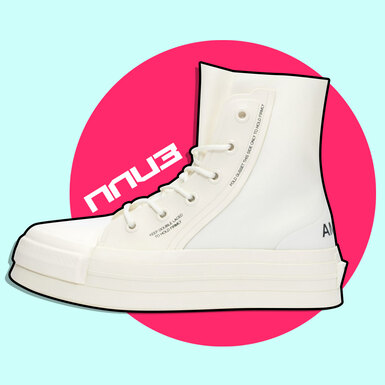 Кроссовки дня: высокие кеды Converse в прочтении Юн Ан из бренда Ambush как аллюзия на войны и эстетику панков