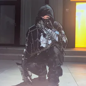 В сети завирусилась теория о том, что британский рэпер EsDeeKid — это Тимоти Шаламе