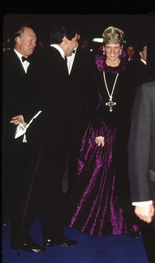 Принцесса Диана в 1987 году на благотворительном вечере в Лондоне
