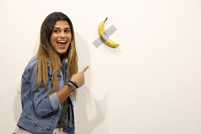 На выставке Art Basel в Майами продали работу за $120 тысяч, но один из посетителей ее съел. Это банан, приклеенный к стене На выставке Art Basel в Майами продали работу за $120 тысяч, но один из посетителей ее съел. Это банан, приклеенный к стене