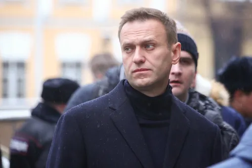 В Кремле пожелали Навальному скорейшего выздоровления и пообещали помочь с перевозкой в зарубежную клинику