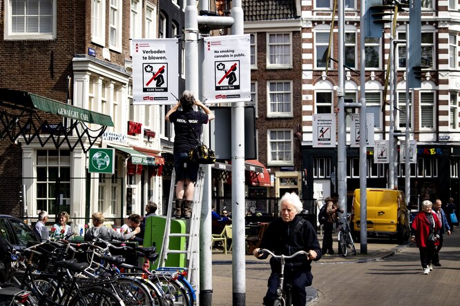В Амстердаме на улицах «квартала красных фонарей» запретили курить марихуану
