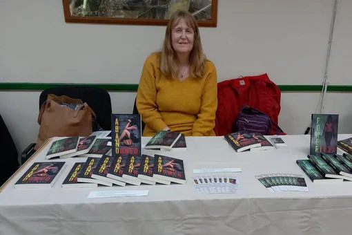 Книги начинающей писательницы попали в списки бестселлеров из‑за одного завирусившегося твита Книги начинающей писательницы попали в списки бестселлеров из‑за одного завирусившегося твита