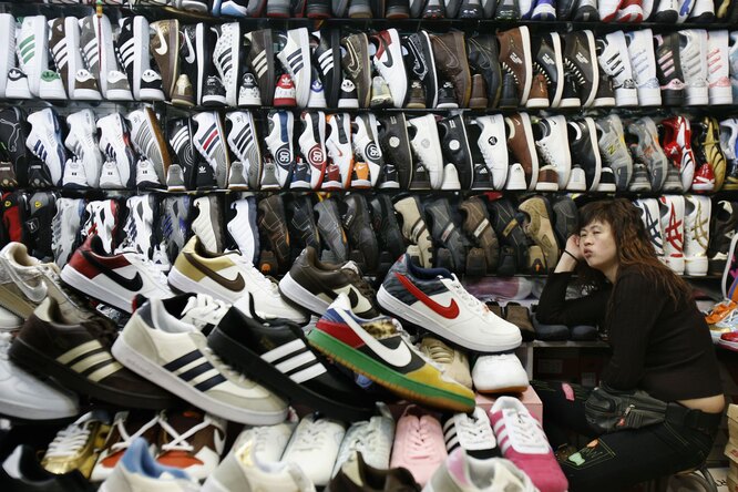 Треть проданных в России кроссовок — фейковые, утверждают BrandMonitor