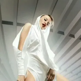 Клип дня: Кайли Миноуг – Can't Get You Out Of My Head Клип дня: Кайли Миноуг – Can't Get You Out Of My Head