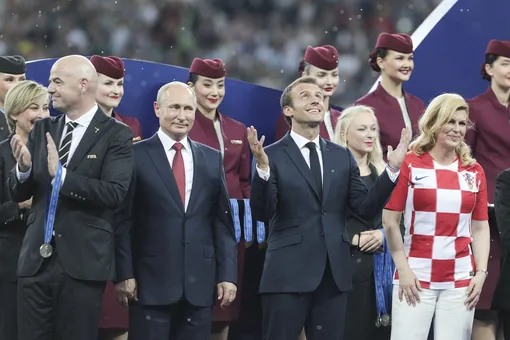 Президент ФИФА Джанни Инфантино, лидеры России, Франции и Хорватии Владимир Путин, Эммануэль Макрон и Колинда Грабар-Китарович