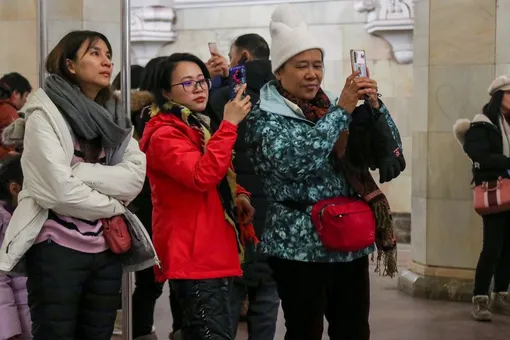 В московском метро начнут анкетировать китайцев. Их спросят о симптомах ОРВИ и цели прибытия