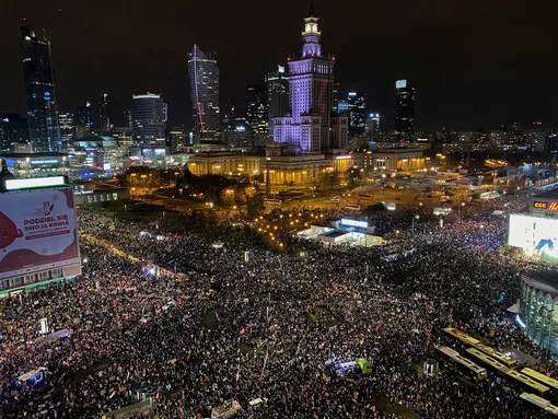 People take part in a protest against the ruling by Poland's Constitutional Tribunal that imposes a near-total ban on abortion, in Warsaw, Poland, October 30, 2020. REUTERS/Kacper Pempel